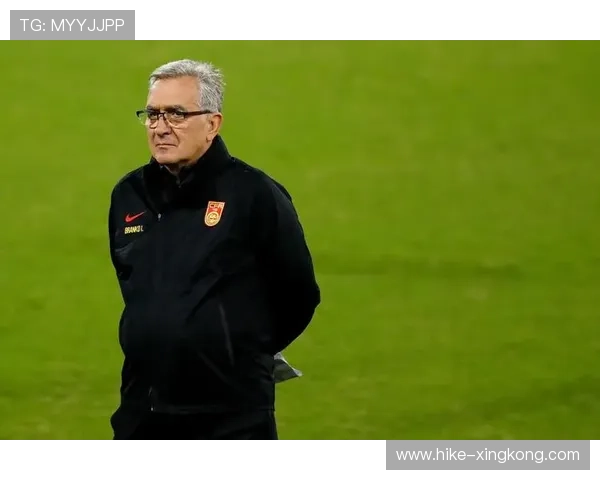 足球球星常穿紧身衣的品牌与款式解析揭秘运动员穿着背后的科技与设计